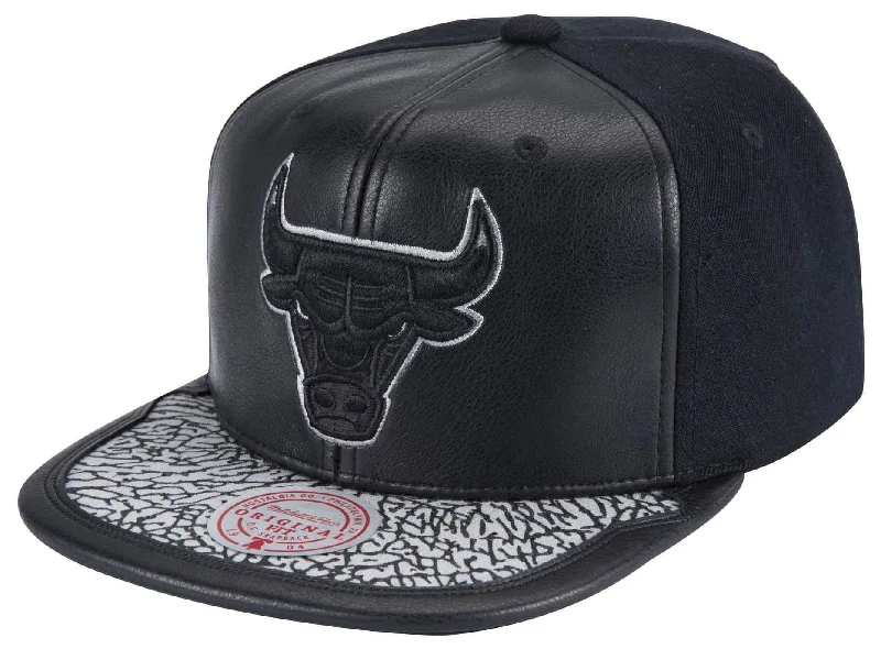 baseball hat prize strong -  Chicago Bulls Day One Mitchell & Ness Snapback Hat