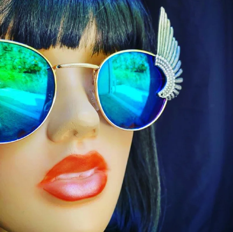 sunglasses with icy scores -  Cool Wings Sunglasses